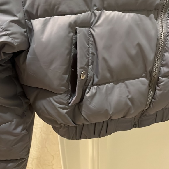 Matte Collection cropped puffer jacket size M - Picture 3 of 7